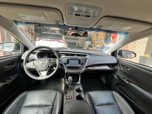 Used 2013 Toyota Avalon XLE image 10