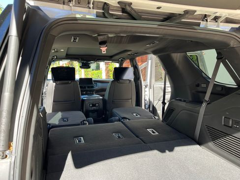 Used 2023 Chevrolet Tahoe High Country w/ Advanced Technology Package image 18