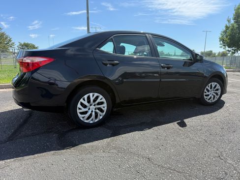 Used 2017 Toyota Corolla LE FWD image 4
