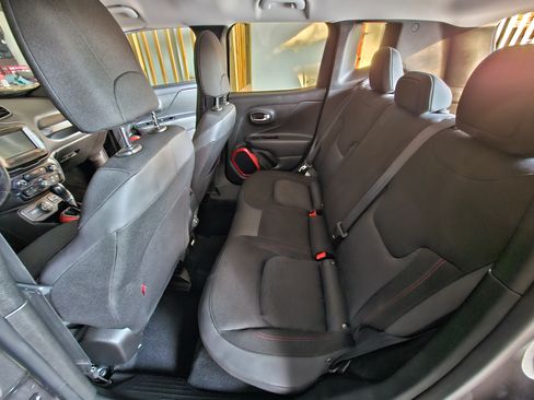 Used 2018 Jeep Renegade Trailhawk w/ Cold Weather Group II image 8