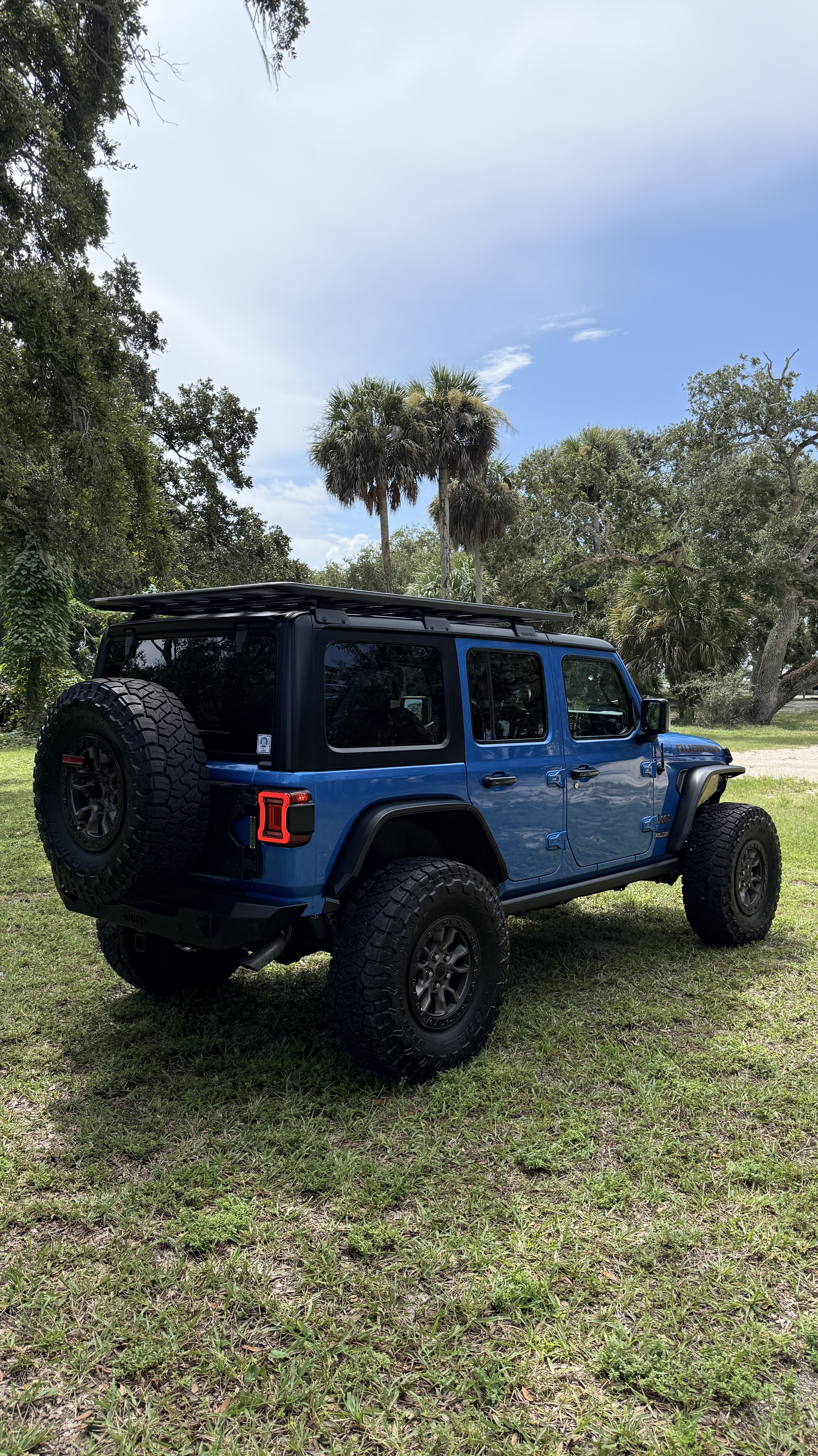 Used 2023 Jeep Wrangler Unlimited Rubicon AWD/4WD image 4