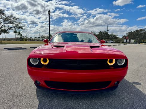 Used 2020 Dodge Challenger SXT w/ Blacktop Package image 11