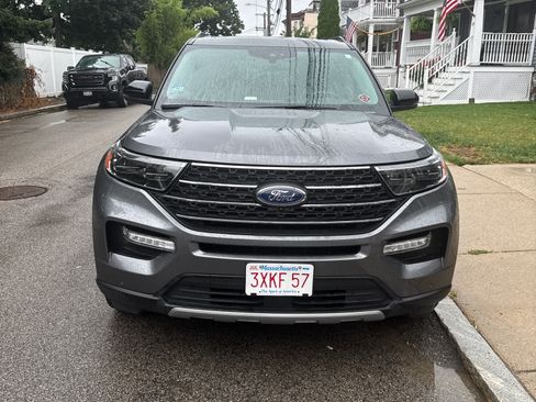 Used 2022 Ford Explorer XLT w/ Equipment Group 202A AWD/4WD image 2