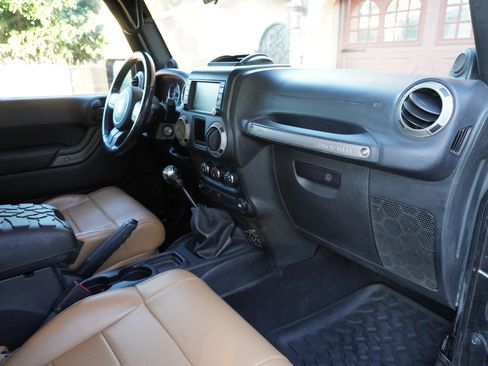 Used 2012 Jeep Wrangler Sport w/ Connectivity Group AWD/4WD image 20