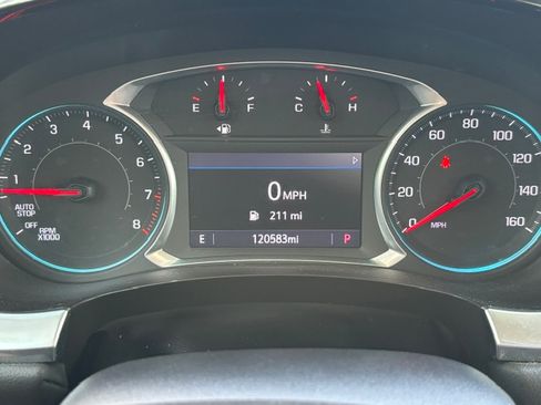 Used 2020 Chevrolet Traverse LT w/ Driver Confidence II Package AWD/4WD image 11