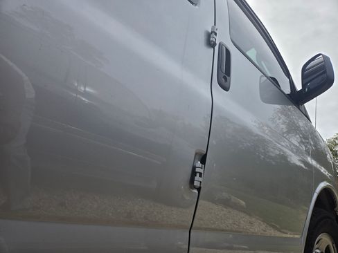 Used 2016 GMC Savana 3500 image 9