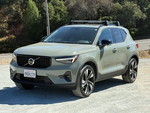 Used 2025 Volvo XC40 B5 Ultra AWD/4WD image 1