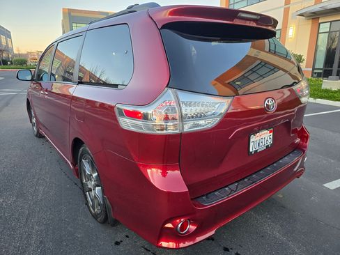 Used 2017 Toyota Sienna SE image 8