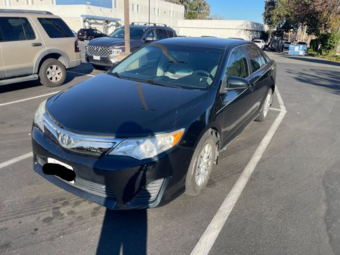 Used 2014 Toyota Camry LE image 1