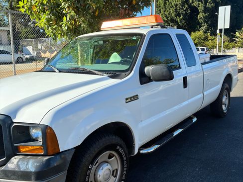 Used 2006 Ford F250 XL RWD image 4