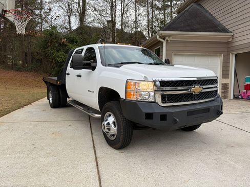Used 2011 Chevrolet Silverado 3500 W/T image 2