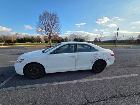 Used 2009 Toyota Camry LE image 1