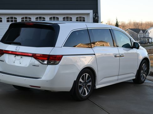 Used 2015 Honda Odyssey Touring image 4