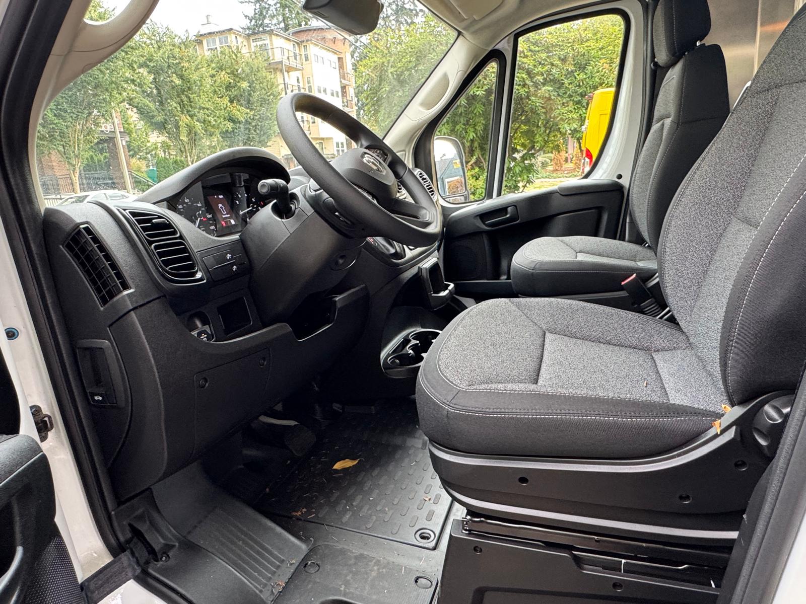 Used 2025 RAM ProMaster 2500 FWD image 9