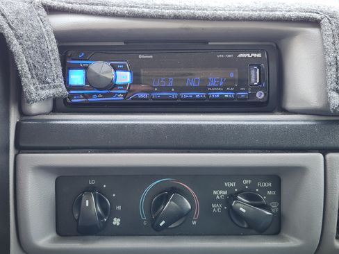 Used 1996 Ford Bronco image 8