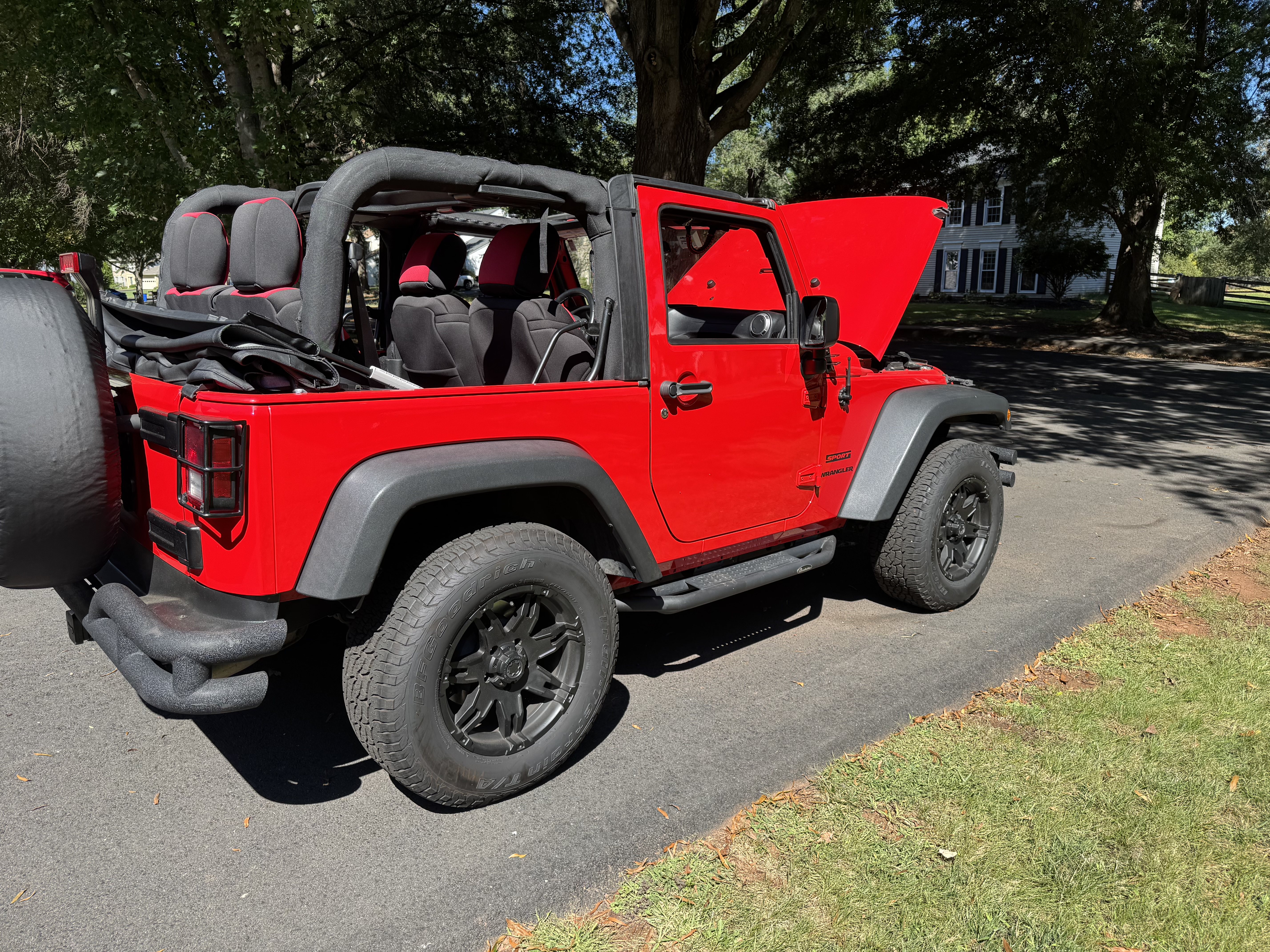 Used 2017 Jeep Wrangler Sport w/ Connectivity Group AWD/4WD image 5