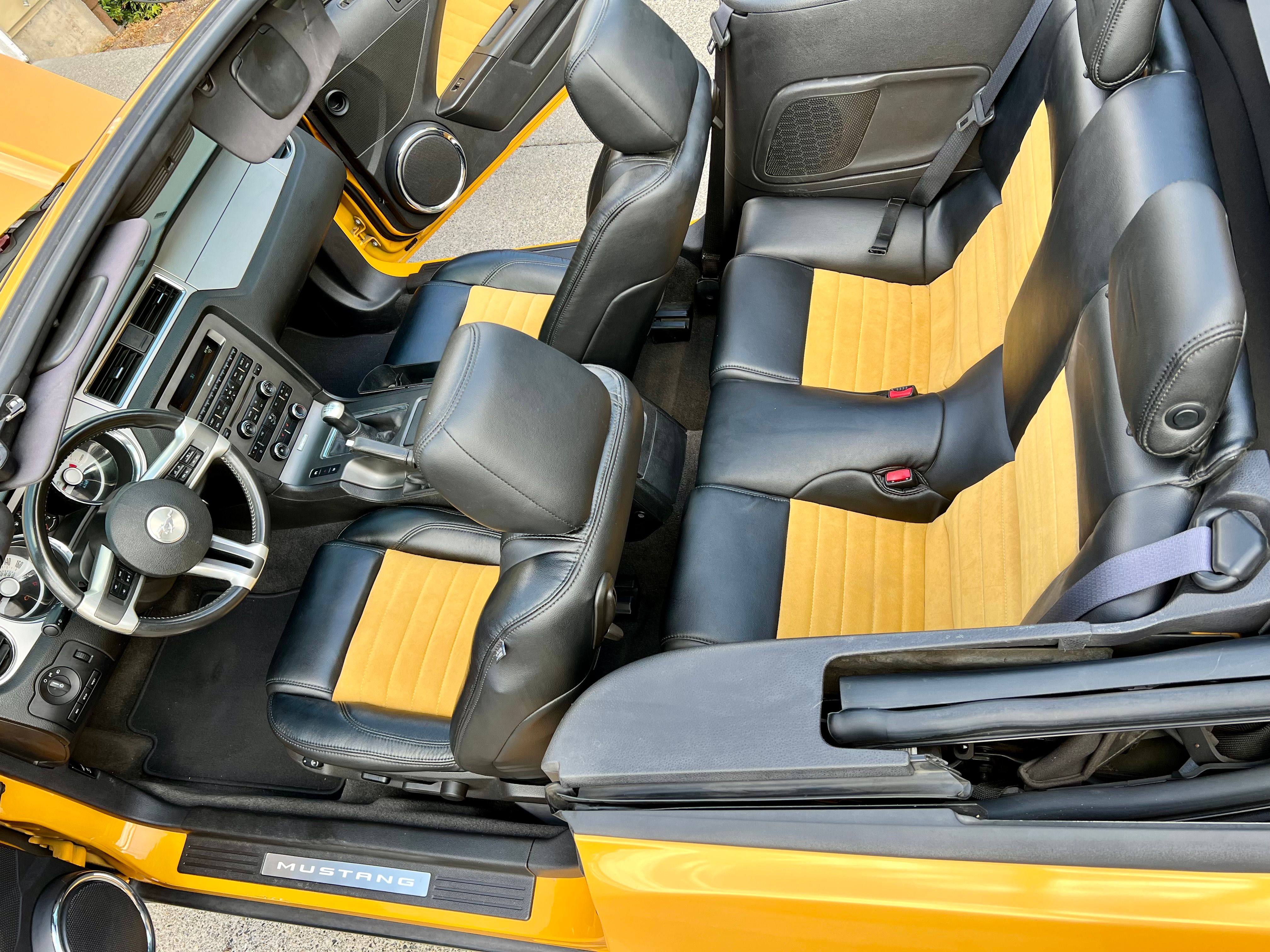 Used 2011 Ford Mustang Premium RWD image 11