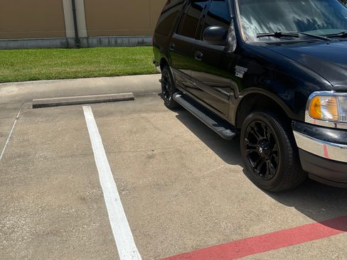Used 2002 Ford Expedition XLT RWD image 11