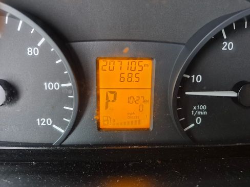Used 2017 Mercedes-Benz Sprinter 2500 image 10