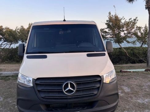 Used 2021 Mercedes-Benz Sprinter 2500 image 4