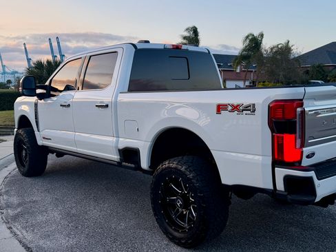 Used 2024 Ford F250 Platinum image 11