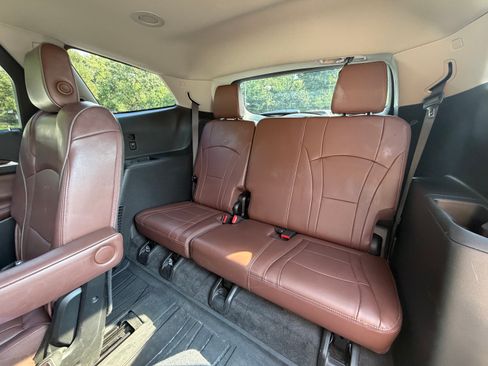 Used 2018 Buick Enclave Avenir w/ Avenir Technology Package AWD/4WD image 23