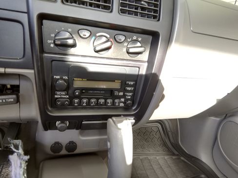 Used 2003 Toyota Tacoma PreRunner RWD image 14