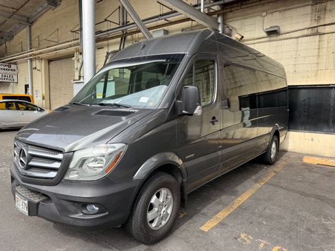 Used 2016 Mercedes-Benz Sprinter 2500 image 12