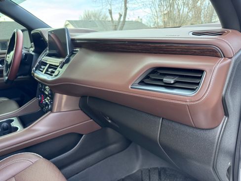 Used 2024 Chevrolet Suburban High Country w/ Advanced Technology Package image 21