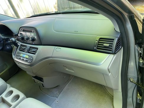 Used 2010 Honda Odyssey EX-L image 16