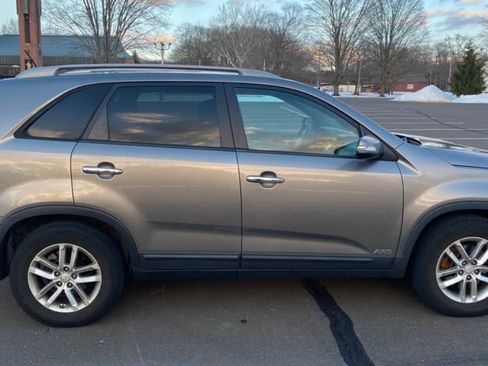 Used 2015 Kia Sorento LX image 5