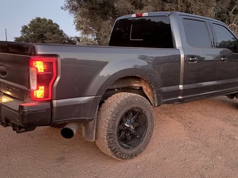 Used 2017 Ford F250 Lariat w/ Lariat Ultimate Package AWD/4WD image 2
