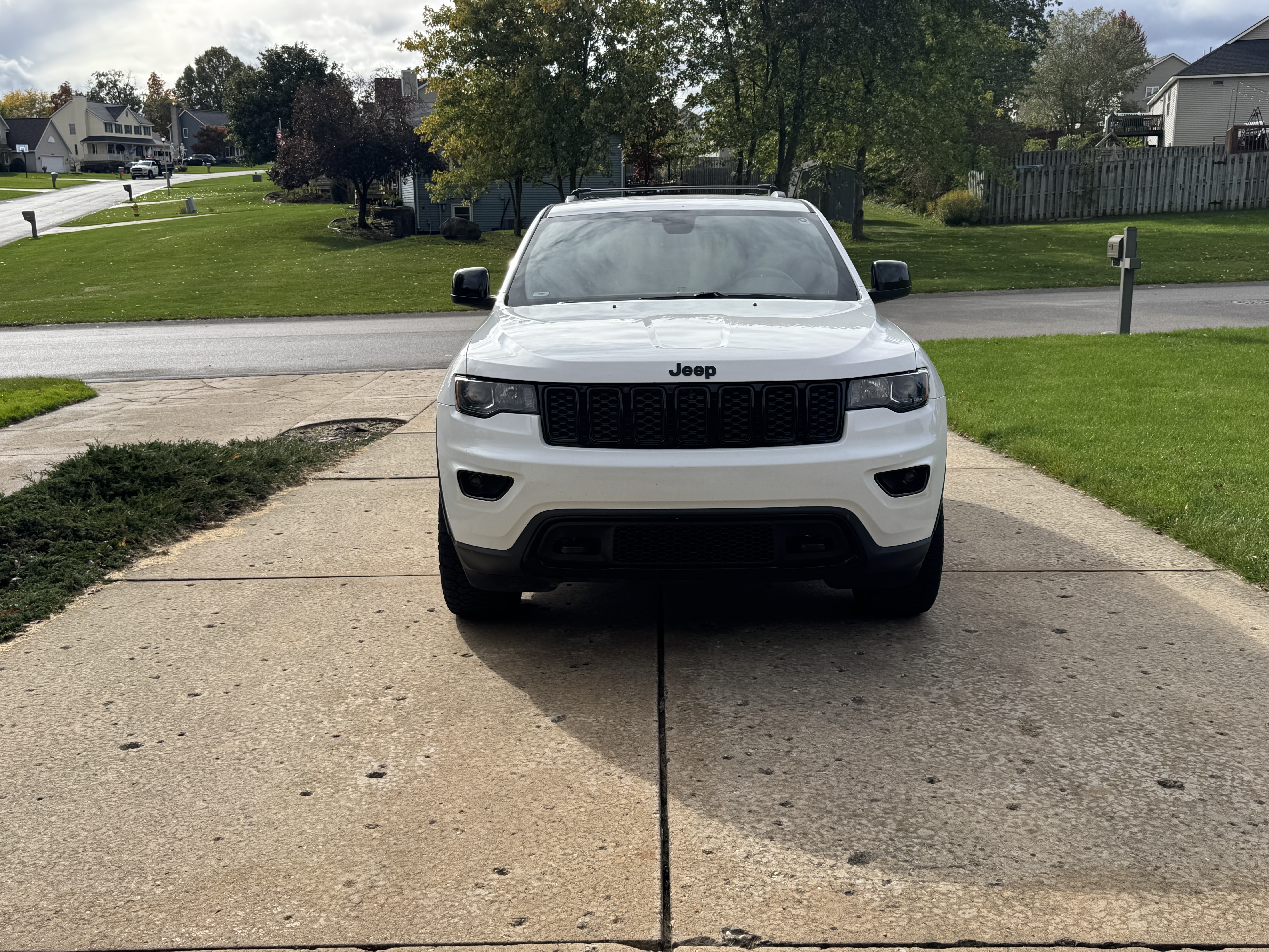 Used 2018 Jeep Grand Cherokee Laredo AWD/4WD image 9