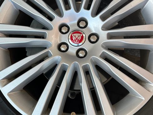 Used 2019 Jaguar F-PACE Premium image 10