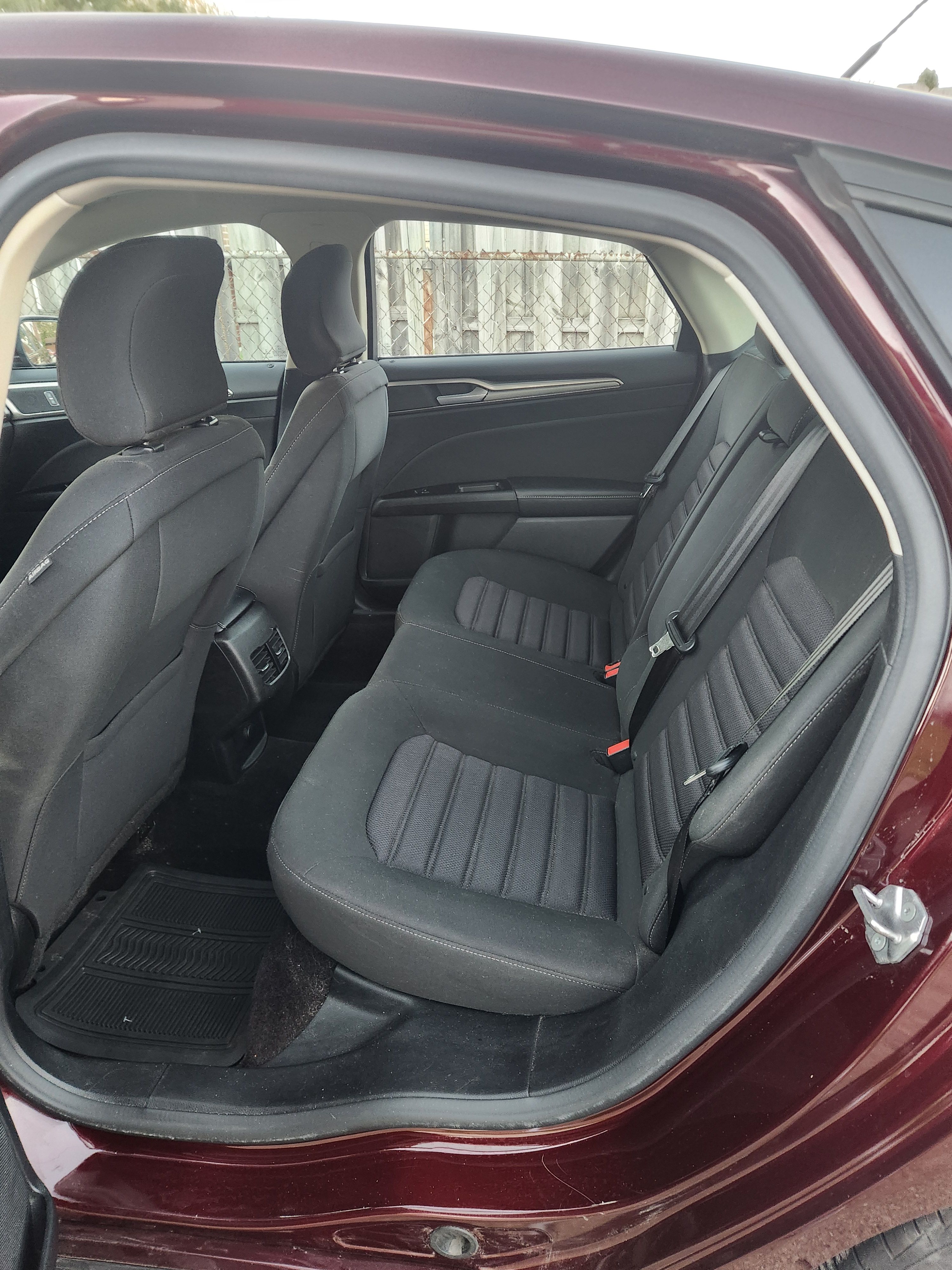 Used 2017 Ford Fusion SE w/ Fusion SE Technology Package FWD image 6