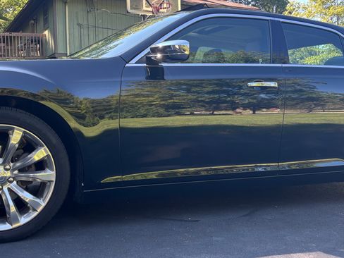 Used 2020 Chrysler 300 Limited RWD image 11