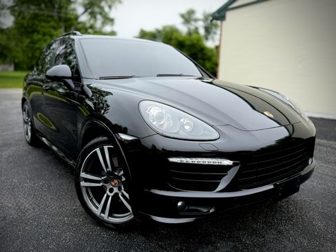Used 2014 Porsche Cayenne GTS image 11