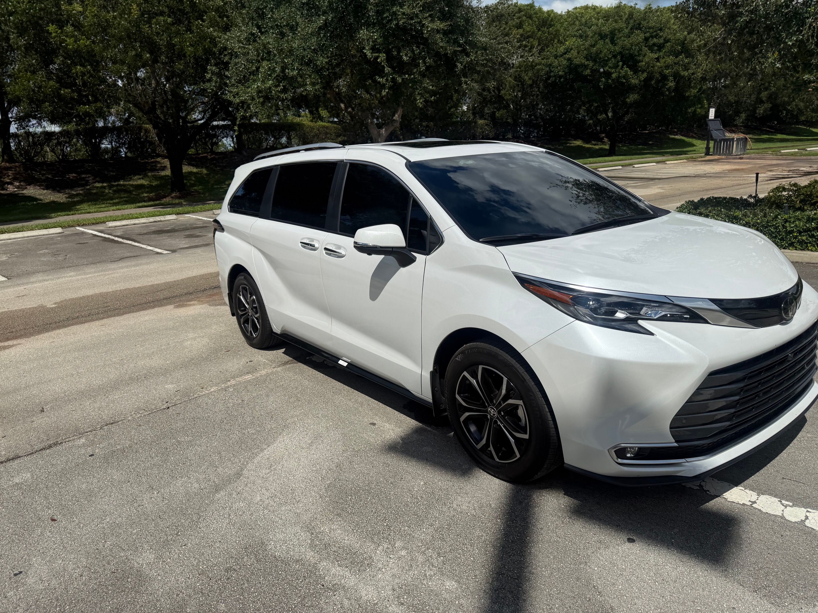 Used 2026 Toyota Sienna Platinum AWD/4WD image 21