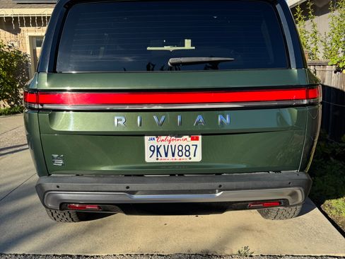 Used 2024 Rivian R1S Adventure image 13