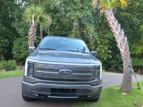 Used 2023 Ford F150 Lightning Lariat AWD/4WD image 4