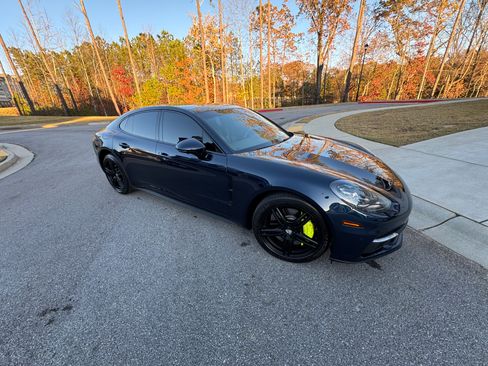 Used 2018 Porsche Panamera 4 image 5
