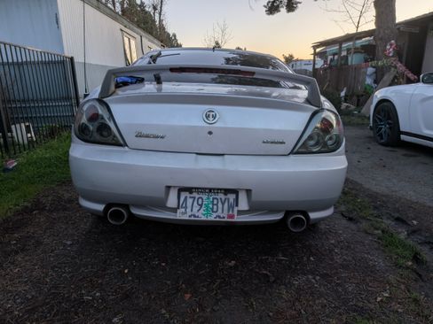 Used 2004 Hyundai Tiburon GT image 8