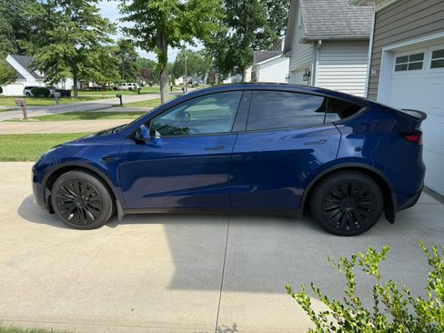 Used 2021 Tesla Model Y Long Range AWD/4WD image 4