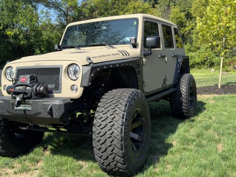 Used 2017 Jeep Wrangler Unlimited Rubicon w/ Connectivity Group image 9