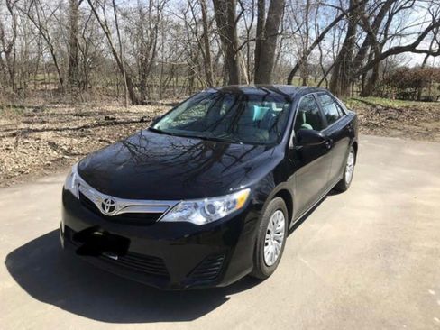 Used 2012 Toyota Camry LE image 1