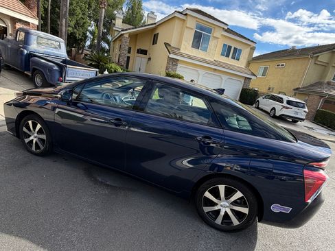 Used 2018 Toyota Mirai image 7