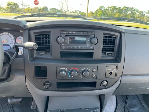 Used 2006 Dodge Ram 1500 Truck ST w/ SXT Group image 11