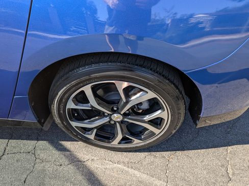 Used 2017 Chevrolet Volt LT w/ Comfort Package image 8