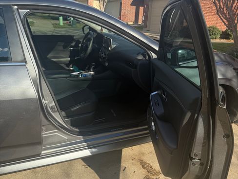 Used 2023 Nissan Sentra SR w/ SR Premium Package image 10