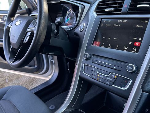 Used 2018 Ford Fusion SE FWD image 22
